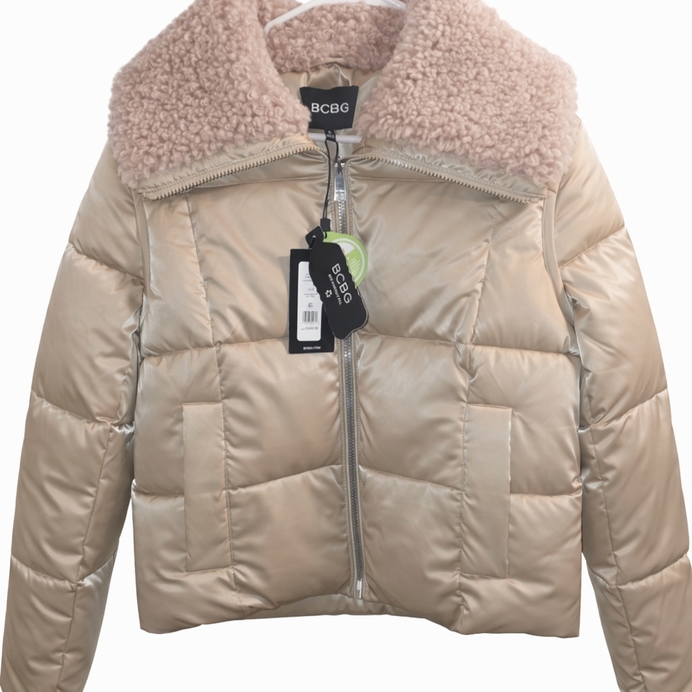 🆕️BCBG Beige Puffer Jacket with Pink Collar